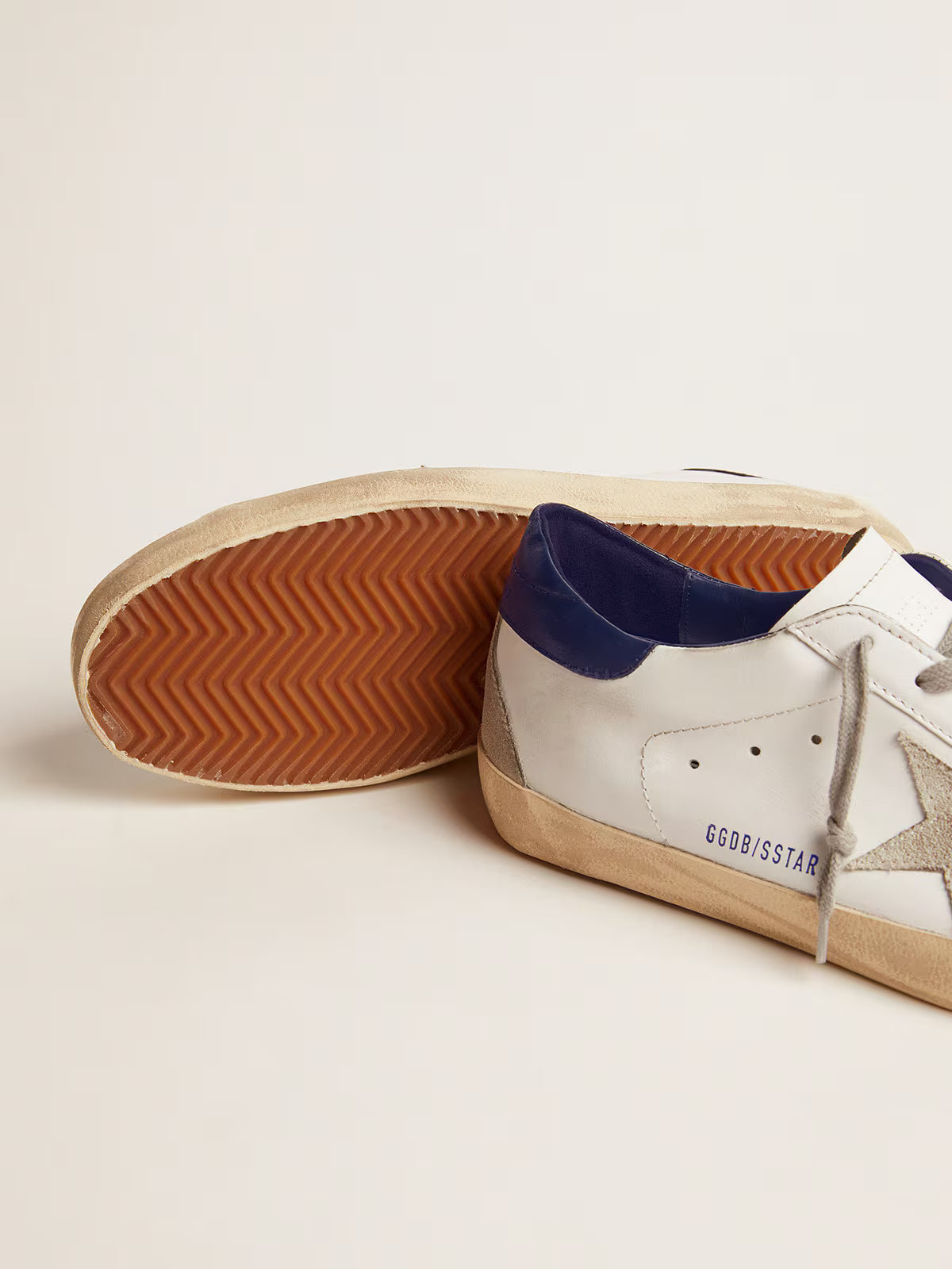 Golden Goose Sneakers Super-Star con talloncino blu e stella in suede
