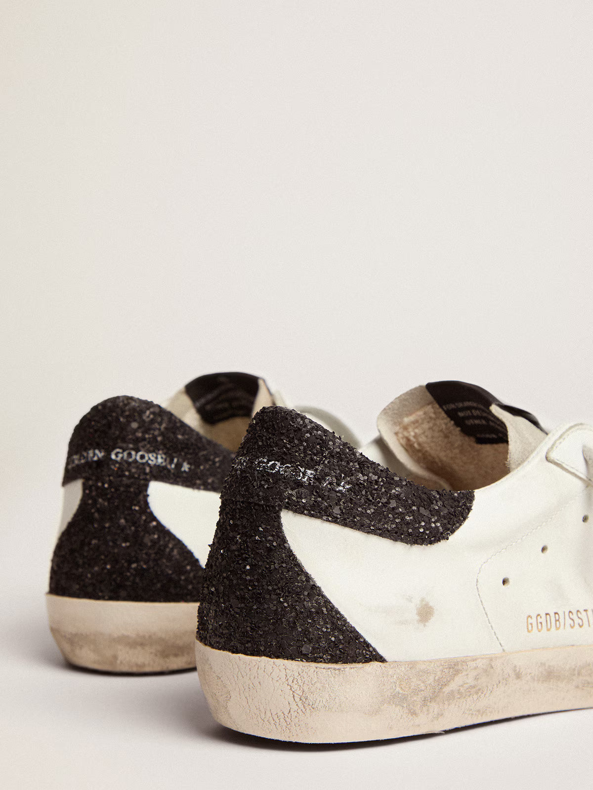 Golden Goose Sneakers Super-Star Donna in nappa con stella in glitter oro e talloncino in glitter nero
