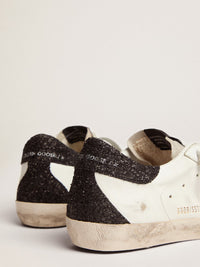 Golden Goose Sneakers Super-Star Donna in nappa con stella in glitter oro e talloncino in glitter nero