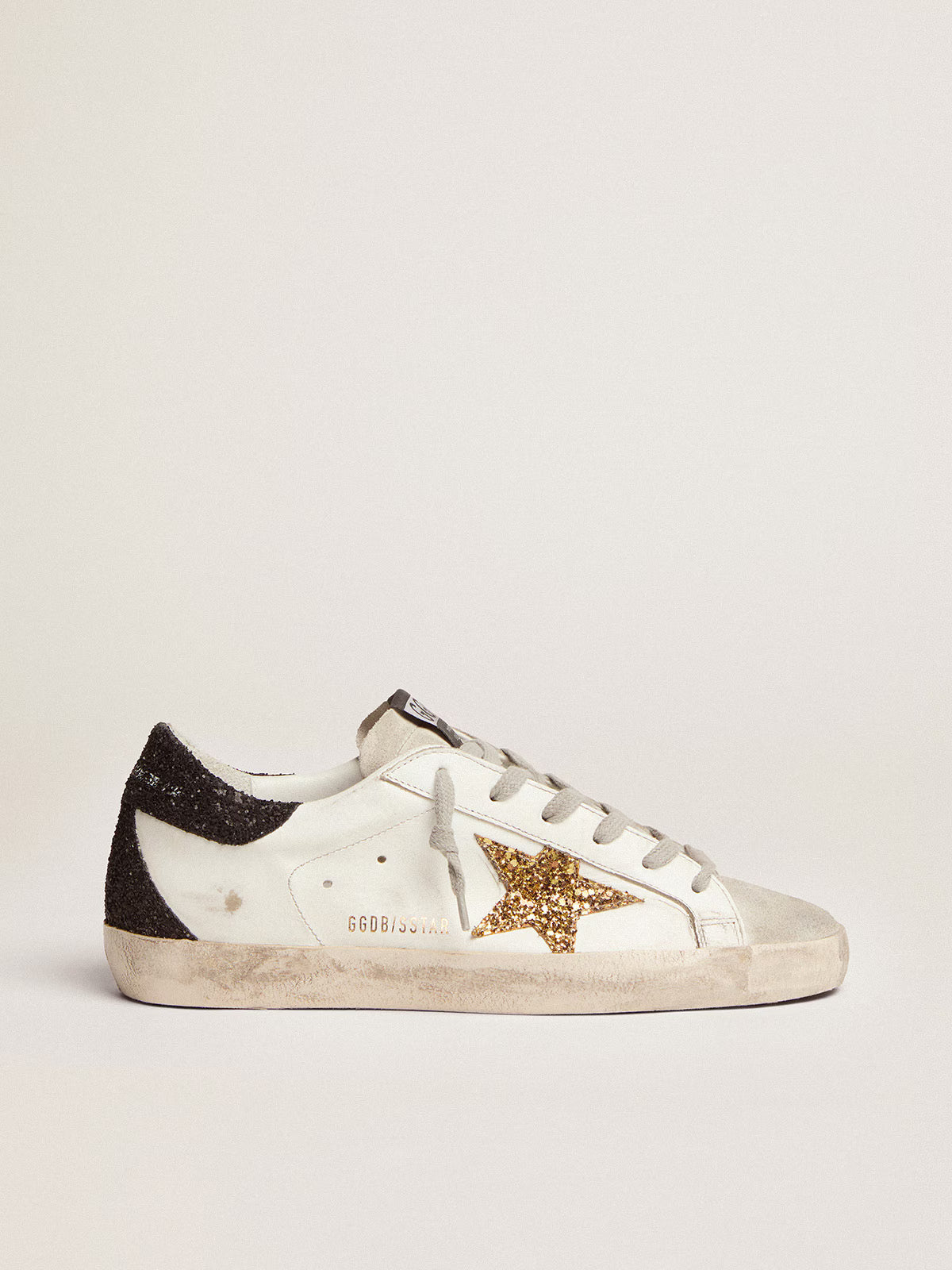 Golden Goose Sneakers Super-Star Donna in nappa con stella in glitter oro e talloncino in glitter nero