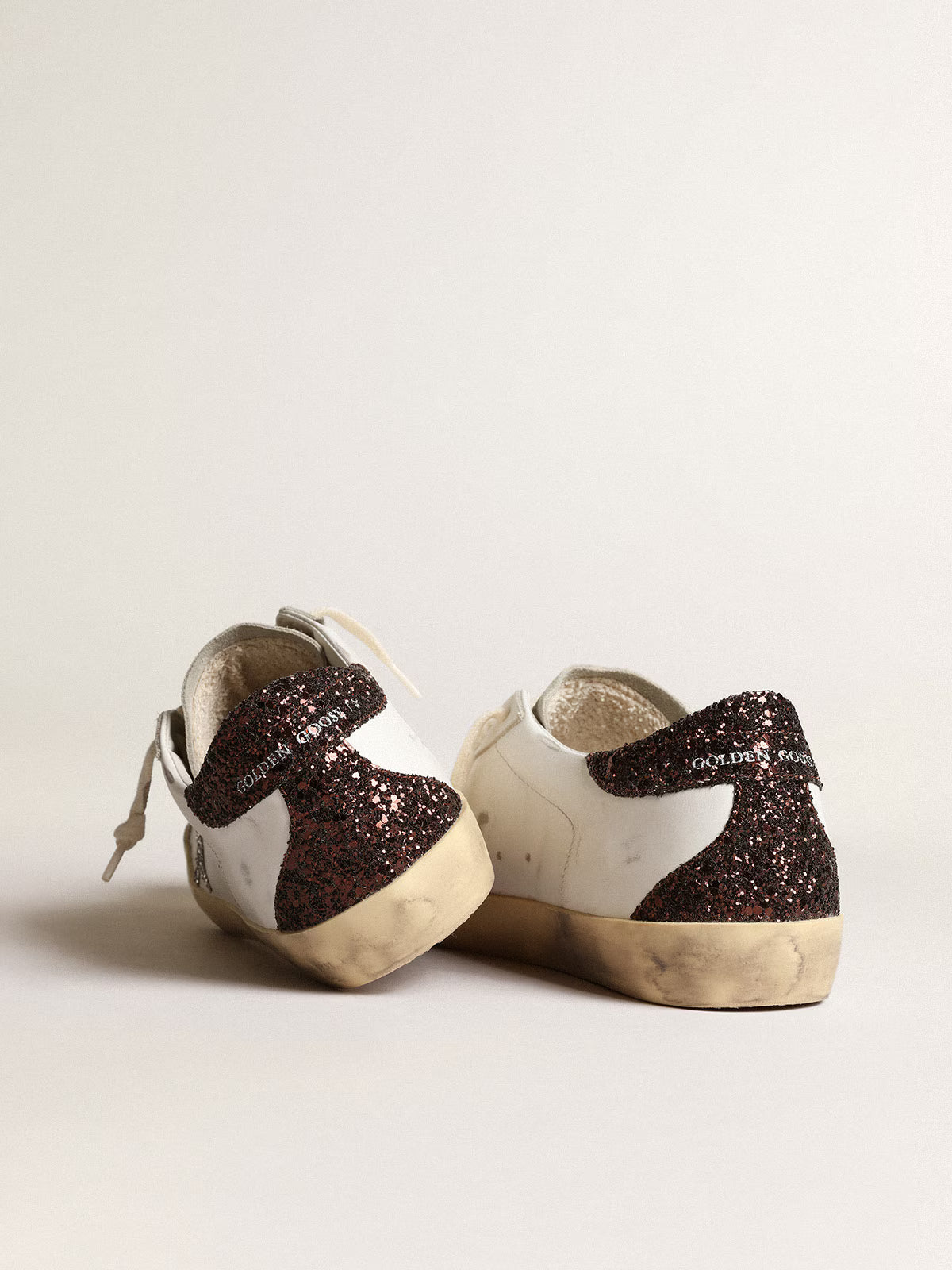 Golden Goose Sneakers Super-Star Donna con stella argento e talloncino in glitter marroni