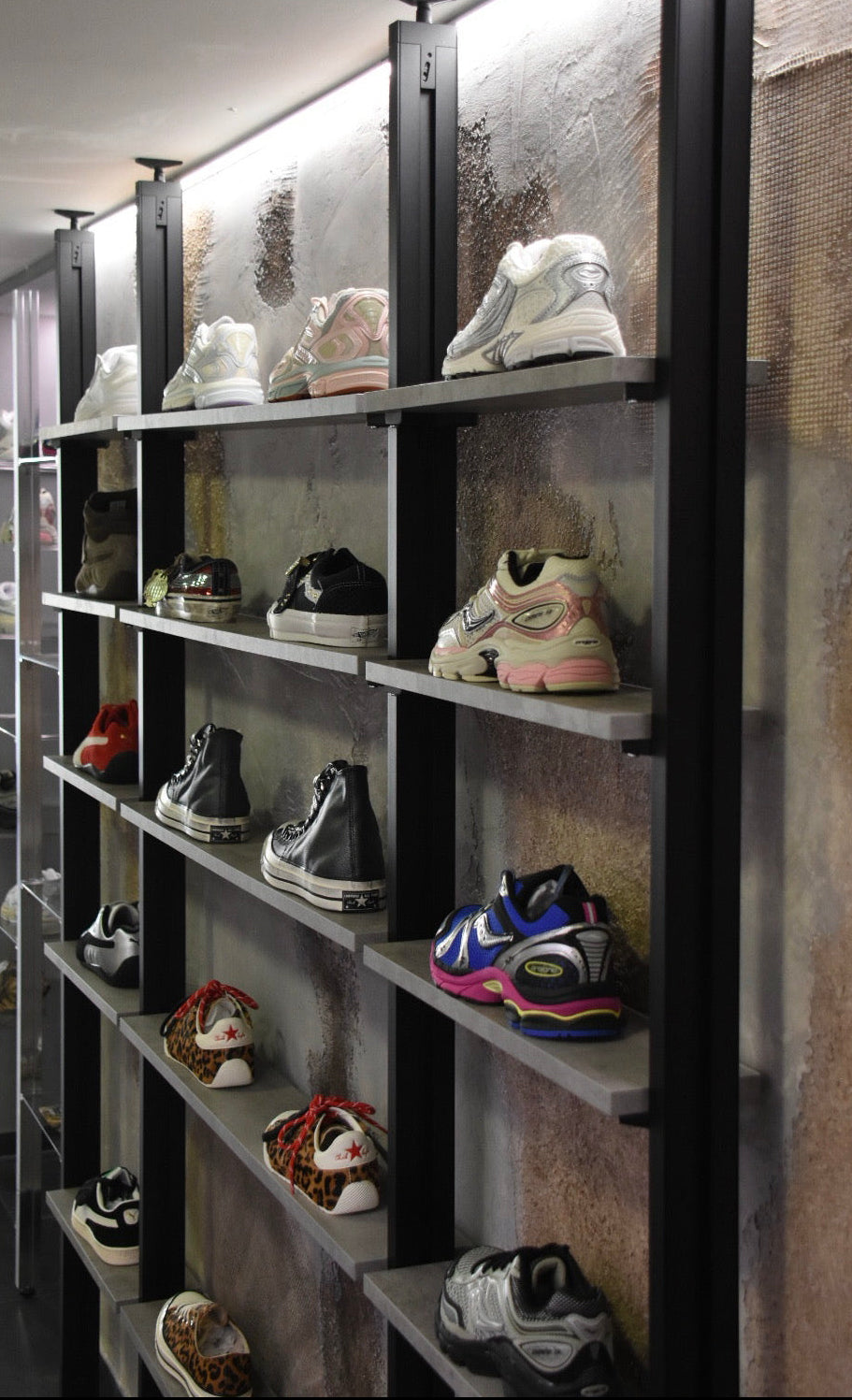 SNEAKERS