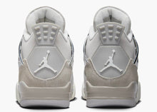 Carica l&#39;immagine nel visualizzatore di Gallery, Nike Air Jordan 4 Retro Frozen Moments (W)