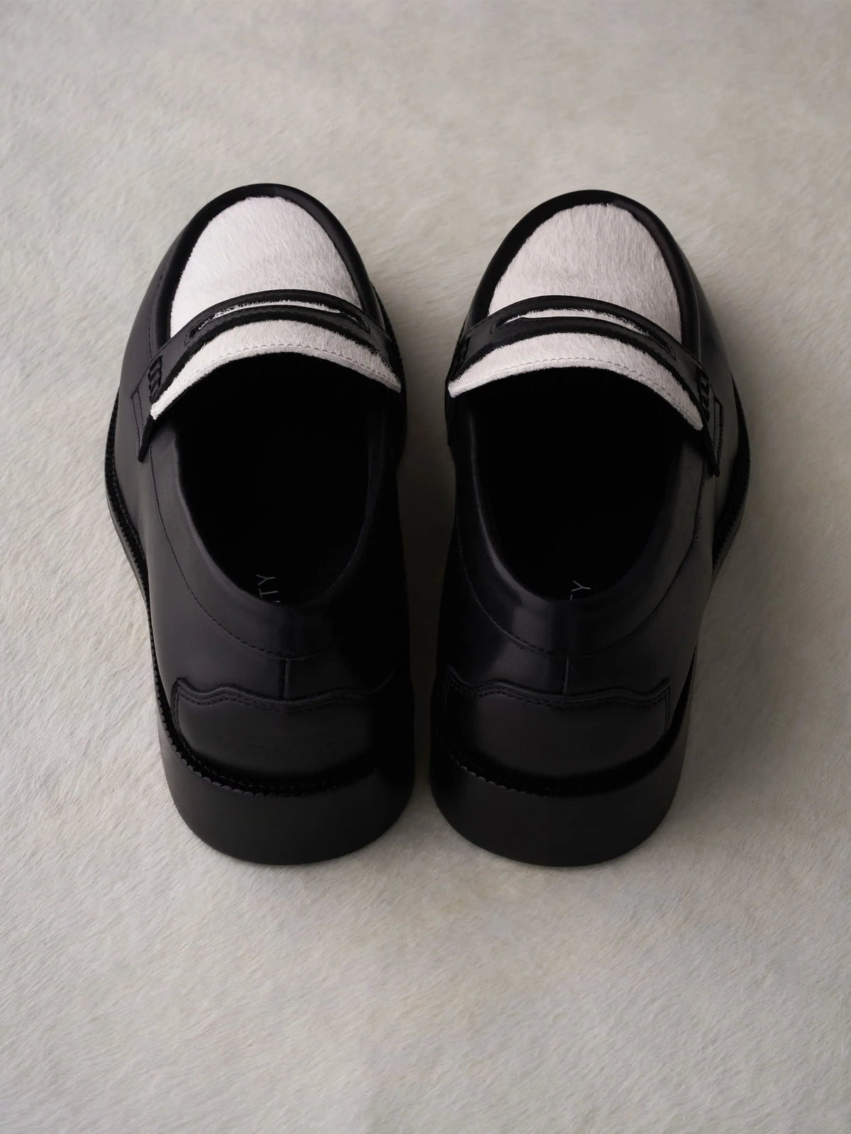 Reternity Le Metropolitan Loafers Black White