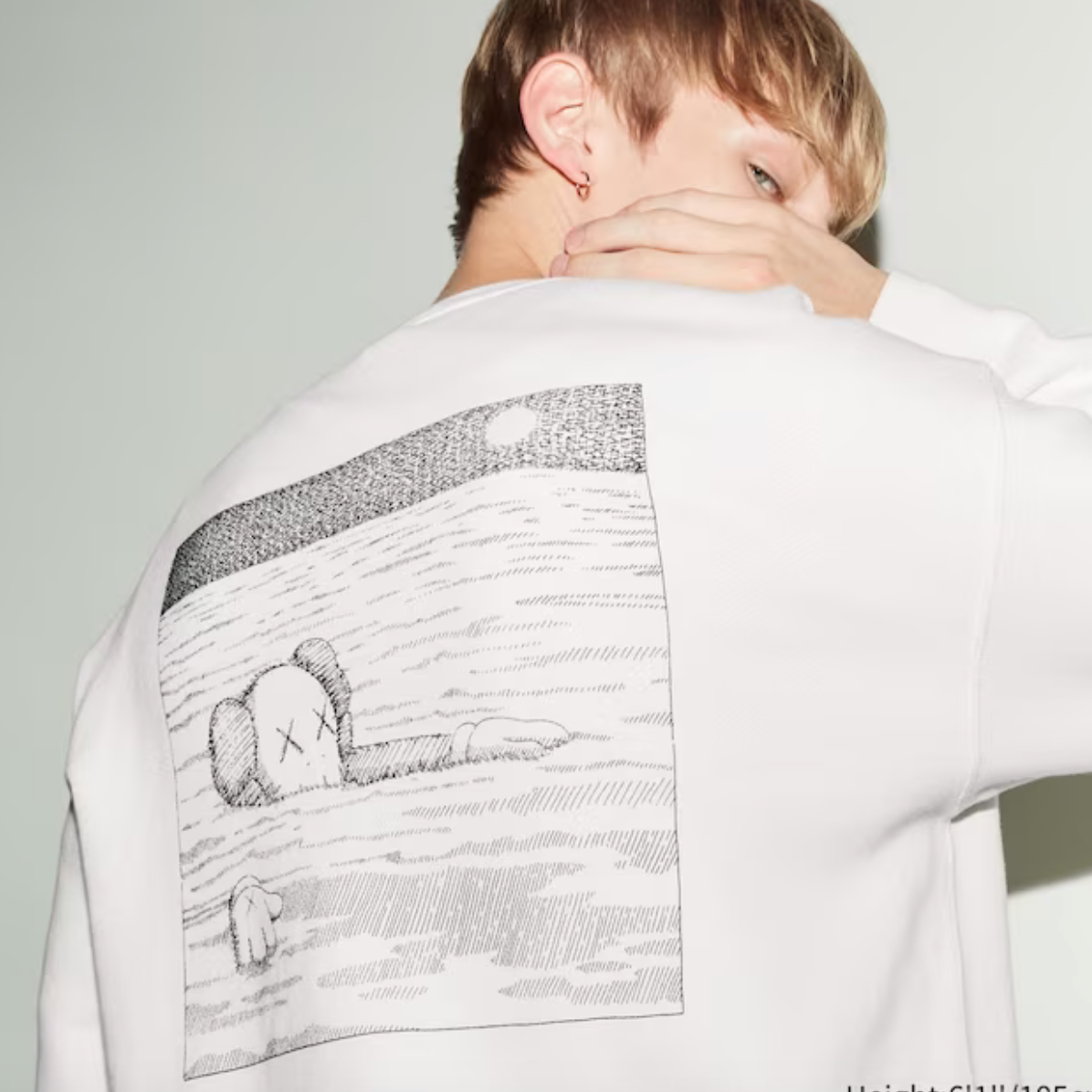 Kaws x uniqlo crewneck cheap