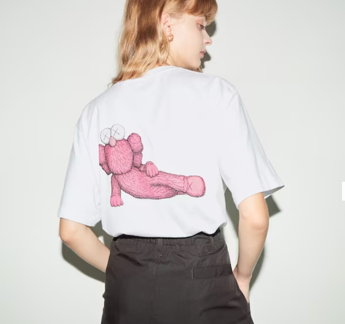 Kaws x best sale uniqlo pink