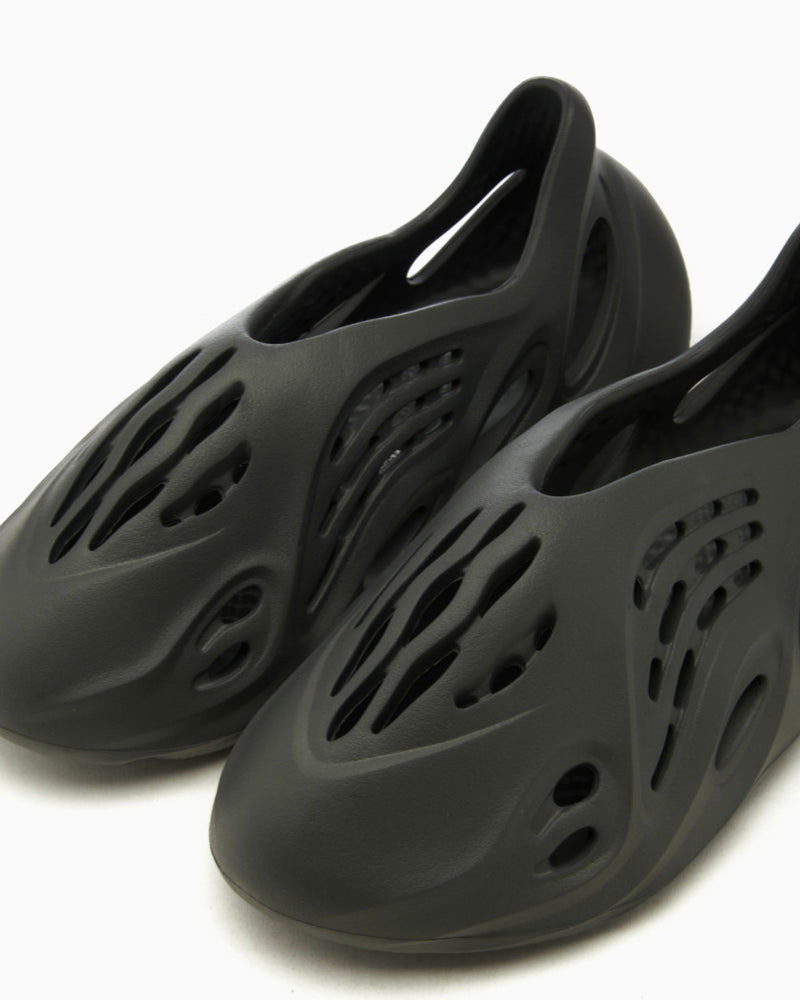 Adidas Yeezy Foam RNNR Carbon – BASECESENA