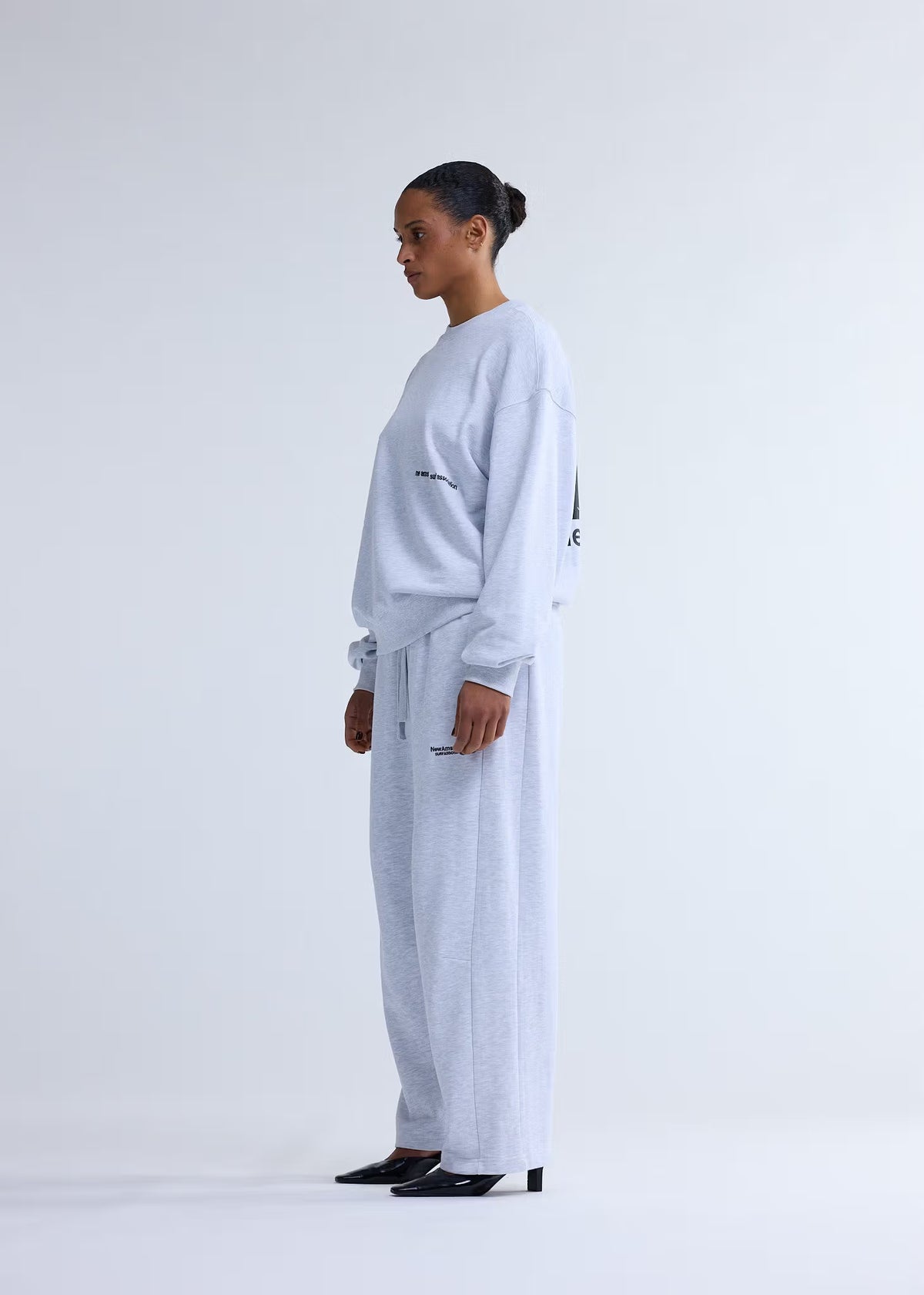 New Amsterdam Beach Sign Crewneck Ash