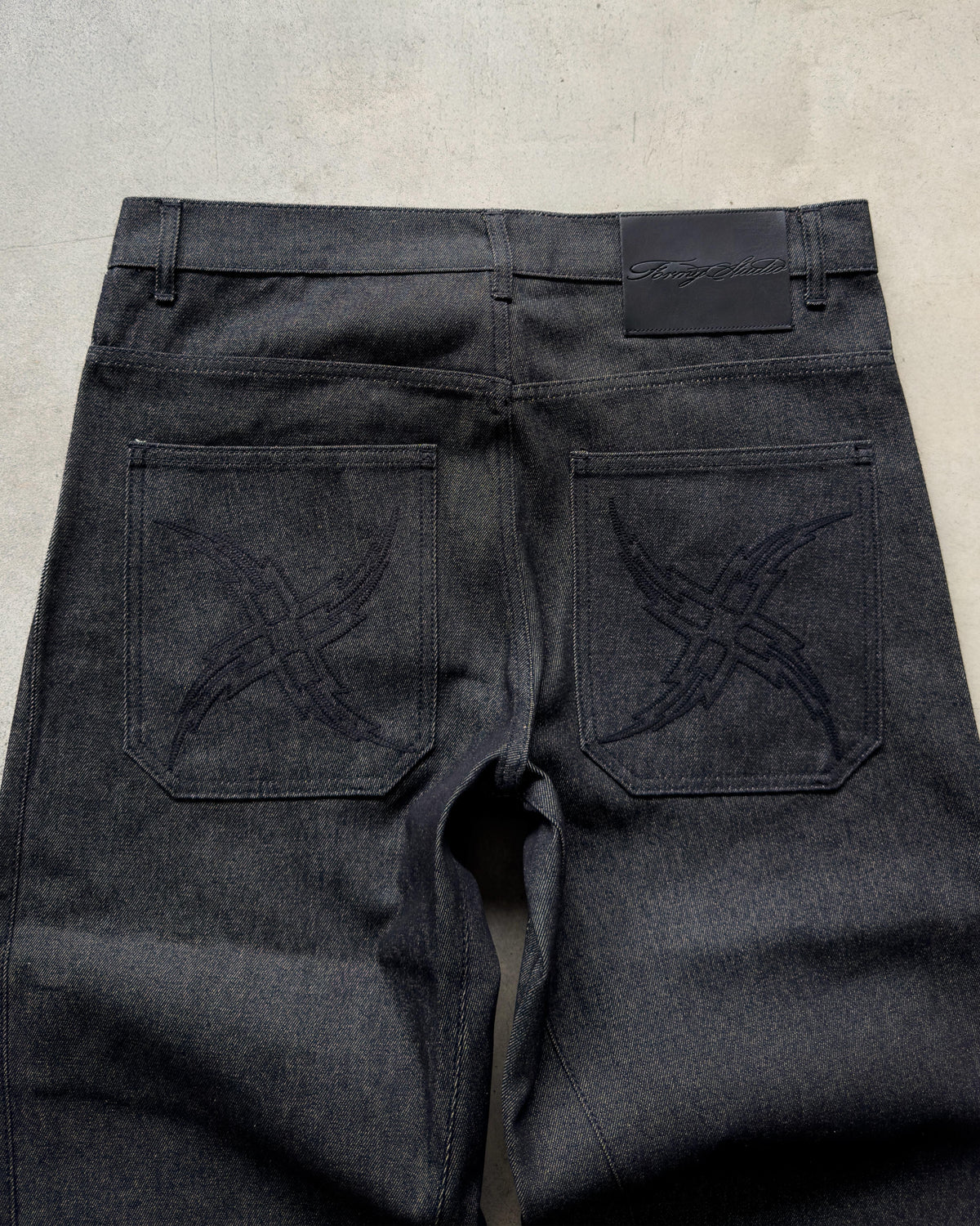 Formy Studio Denim Raw Triple Black