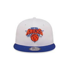 Carica l&#39;immagine nel visualizzatore di Gallery, New Era NBA New York Knicks White 9Fifty Snapback