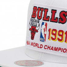 Load image into Gallery viewer, MITCHELL &amp; NESS SNAPBACK HWC BULLS - 91 CHAMPIONS