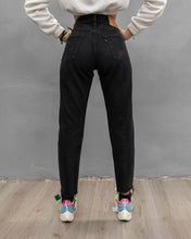 Carica l&#39;immagine nel visualizzatore di Gallery, LEVI&#39;S 501 Woman Jeans Revisited Black Washed