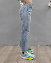 Carica l&#39;immagine nel visualizzatore di Gallery, LEVI&#39;S 501 Woman Jeans Revisited Light Blue Washed