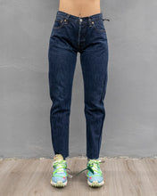 Carica l&#39;immagine nel visualizzatore di Gallery, LEVI&#39;S 501 Woman Jeans Revisited Dark Blue Washed
