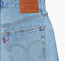 Load image into Gallery viewer, LEVIS 501 Short Donna Jeans Light Blue