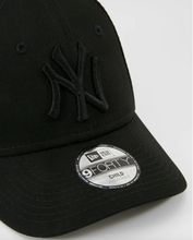 Load image into Gallery viewer, New Era Black Baseball Cap