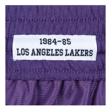 Carica l&#39;immagine nel visualizzatore di Gallery, Mitchell &amp; Ness Los Angeles Lakers Hardwood Classics Swingman Shorts